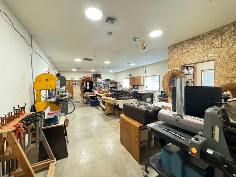 More Photos Of 110 S Elliott Rd, Newberg Office For Lease