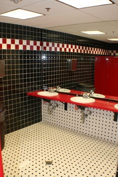 More Photos Of 26 Eastmans Rd, Parsippany Flex For Lease