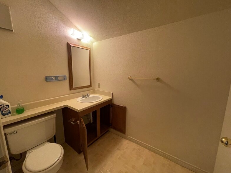 More Photos Of 4234 N Interstate 35, Denton Medical For Sale