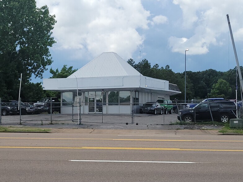 More Photos Of 3635 Lamar Ave, Memphis Freestanding For Sale