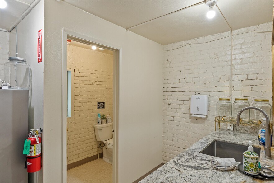 More Photos Of 909 Jefferson St, Red Bluff Specialty For Sale