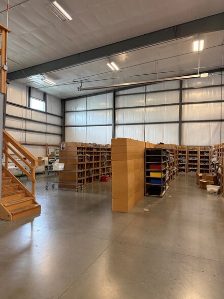 More Photos Of 2139 Magnum Cir, Lincoln Warehouse For Lease