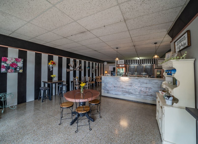 More Photos Of 75 N Waco St, Hillsboro General Retail For Lease