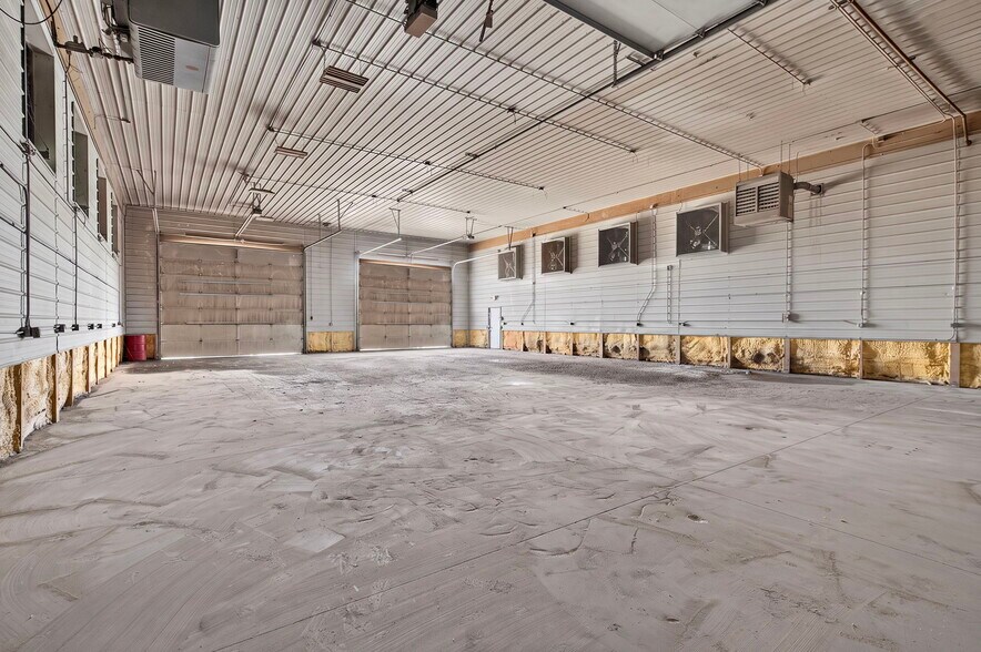 More Photos Of 287 Evergreen Rd, Strafford Industrial For Lease