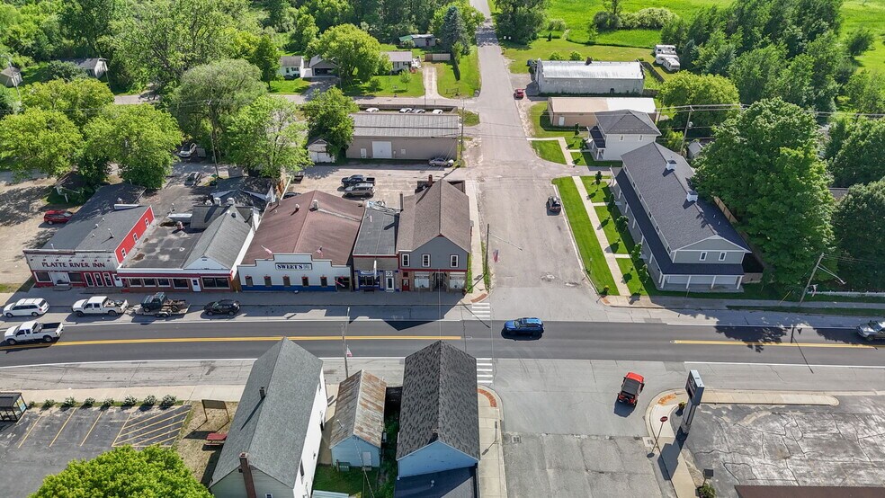 Primary Photo Of 10907 Main St, Honor Flex For Sale