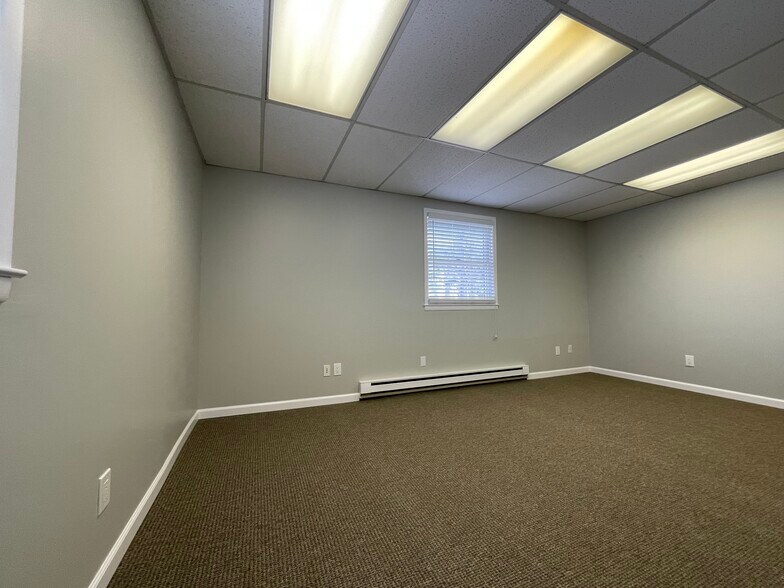 More Photos Of 2504 Grand Ave, Baldwin Office For Sale