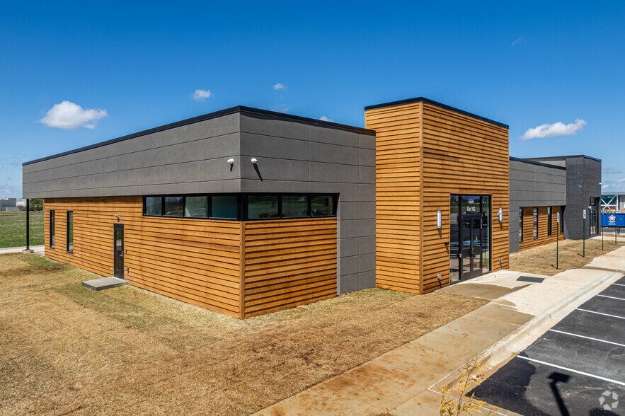 More Photos Of 4500 S Dixieland Rd, Rogers Medical For Lease