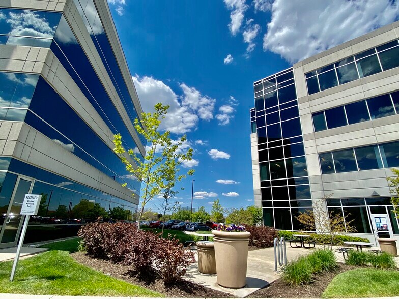 More Photos Of 9045 River Rd, Indianapolis Office Residential For Lease