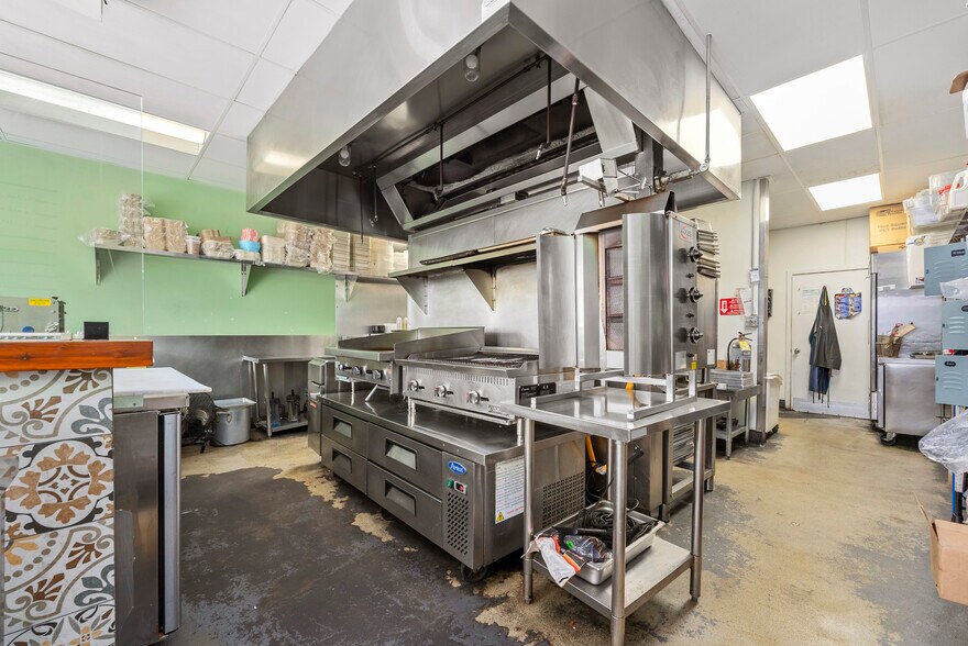 More Photos Of 1213-1223 S Pacific Coast Hwy, Redondo Beach Storefront For Sale