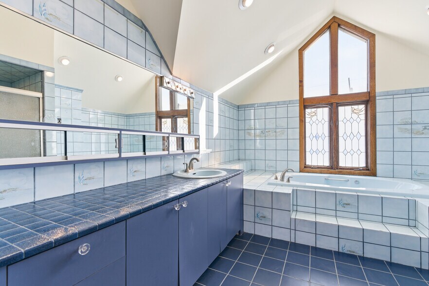 More Photos Of 1818 Oak Tree Rd, Edison Medical For Lease