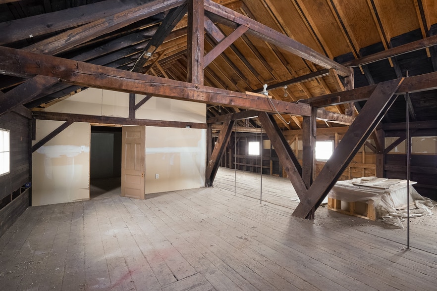 More Photos Of 6 Clinton Ave, Westfield Warehouse For Sale