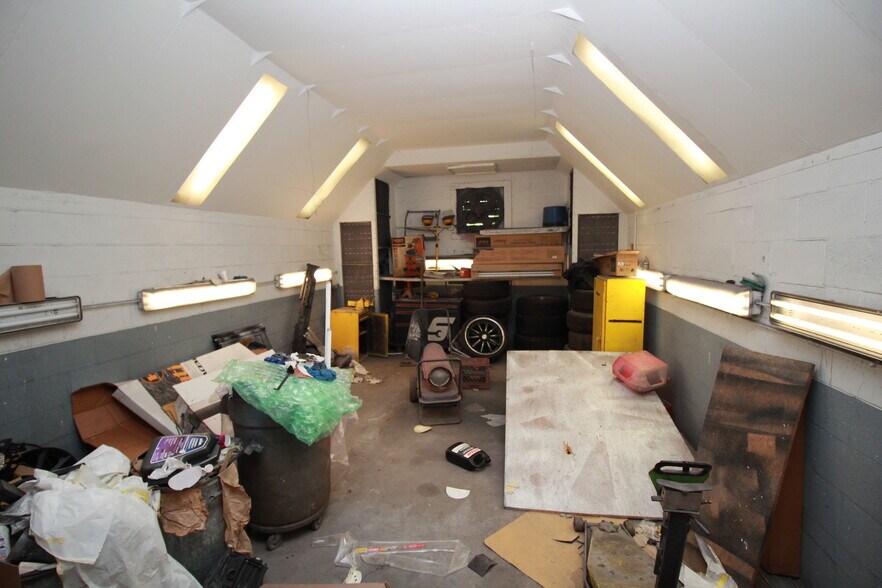 More Photos Of 801 Universal Rd, Pittsburgh Auto Repair For Sale