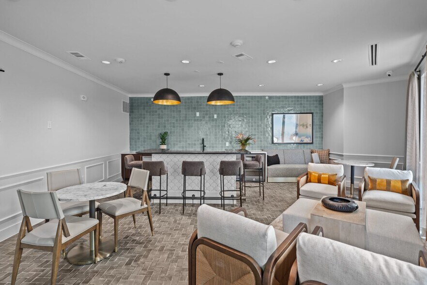 More Photos Of 760 Airport Blvd, Austin Apartments For Lease