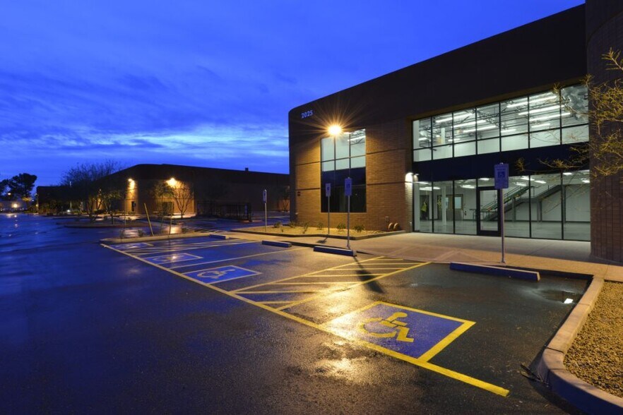 More Photos Of 2025 W Quail Ave, Phoenix Manufacturing For Lease