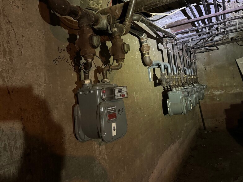 More Photos Of 450-460 Franklin Ave, Hartford Storefront Retail Residential For Sale