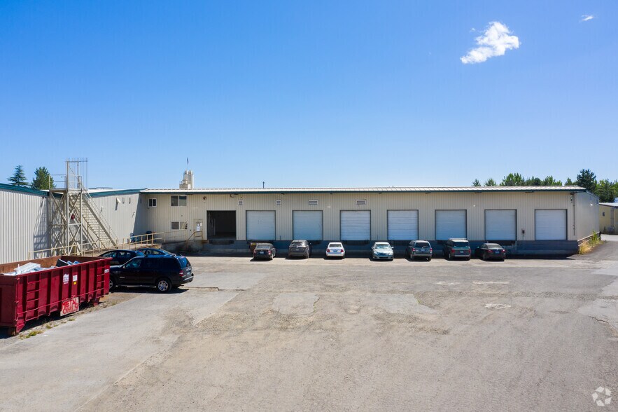 More Photos Of 630 SW Walnut St, Hillsboro Warehouse For Sale