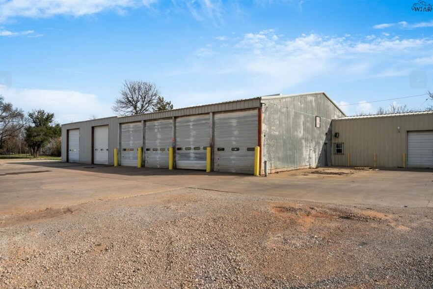 More Photos Of 2901 Jasper St, Wichita Falls Office For Sale