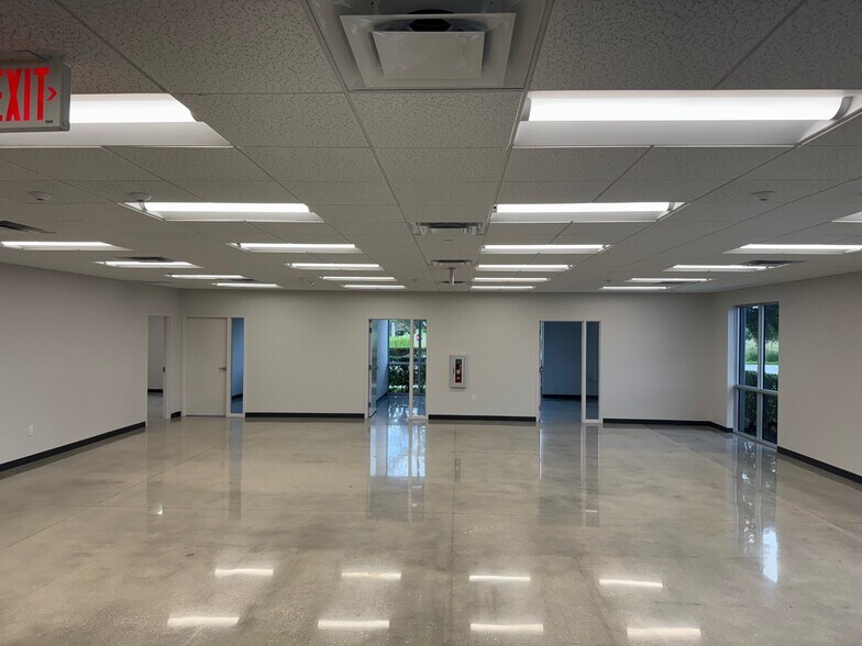 More Photos Of 21301 NW 47th Ave, Miami Gardens Warehouse For Lease