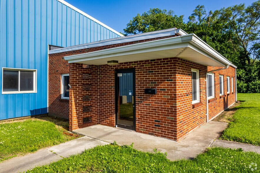 More Photos Of 1100 N Main St, Fostoria Warehouse For Sale