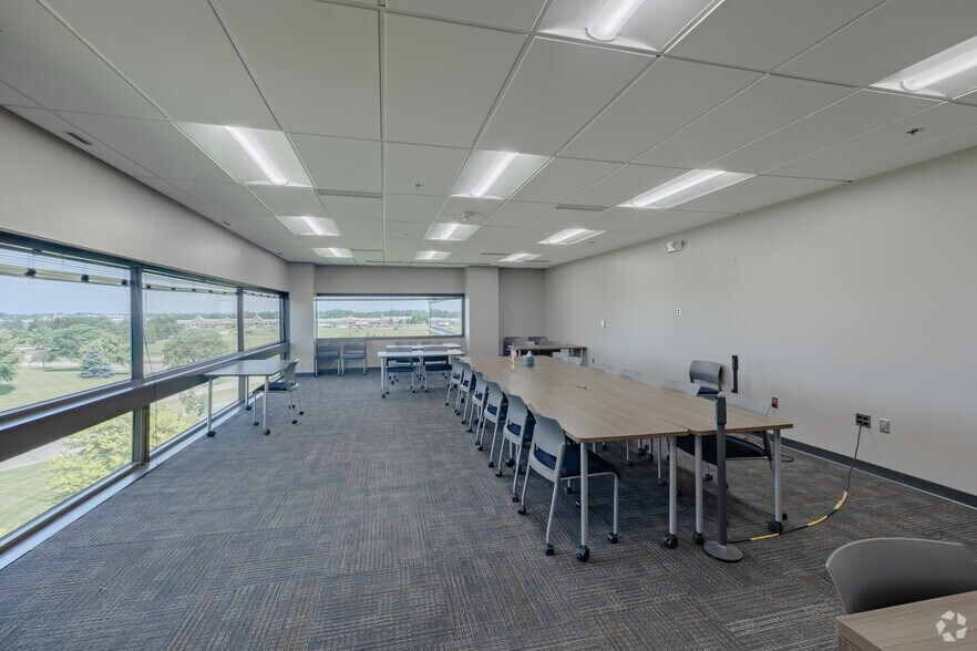 More Photos Of 4-6 Parklane Blvd, Dearborn Office For Lease