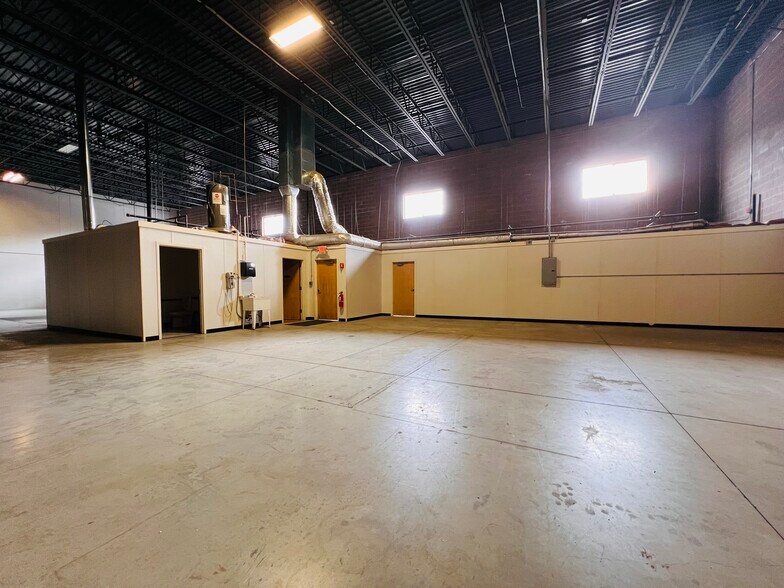 More Photos Of 190-200 Pleasant St, Rockland Manufacturing For Lease