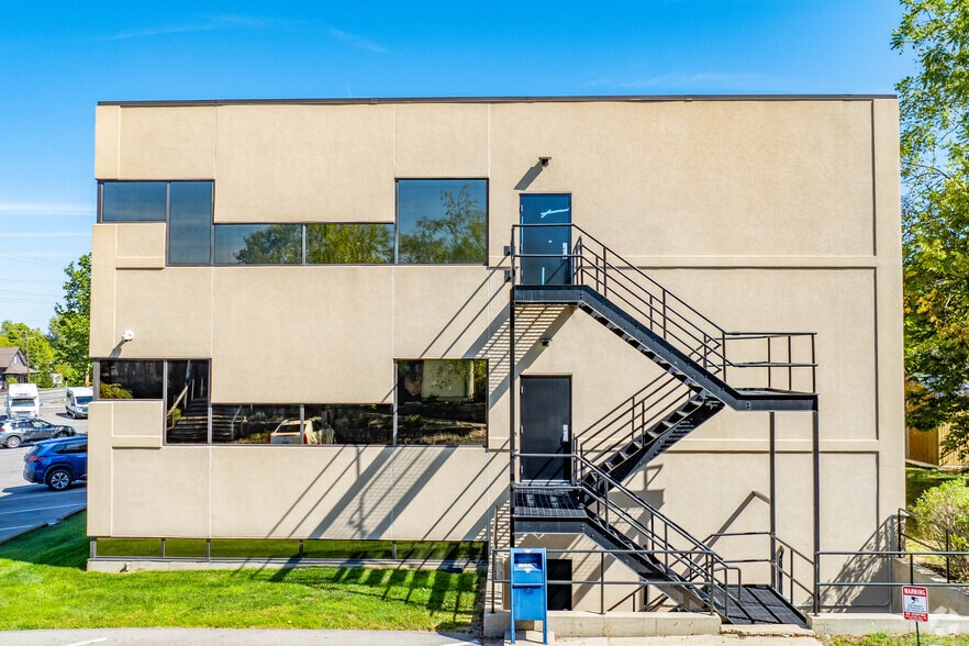 More Photos Of 9624 Cincinnati Columbus Rd, Cincinnati Office For Lease