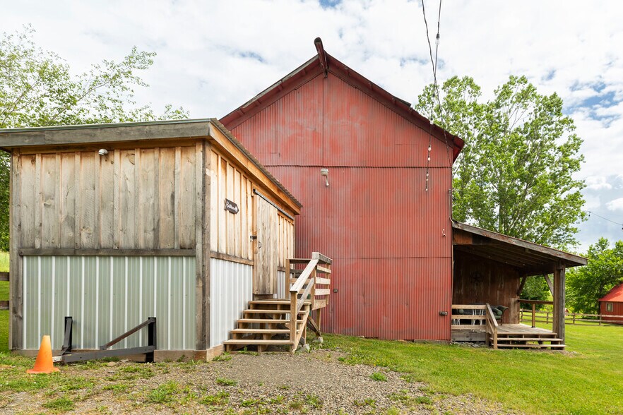 More Photos Of 538 N Harpersfield Rd, Jefferson Specialty For Sale