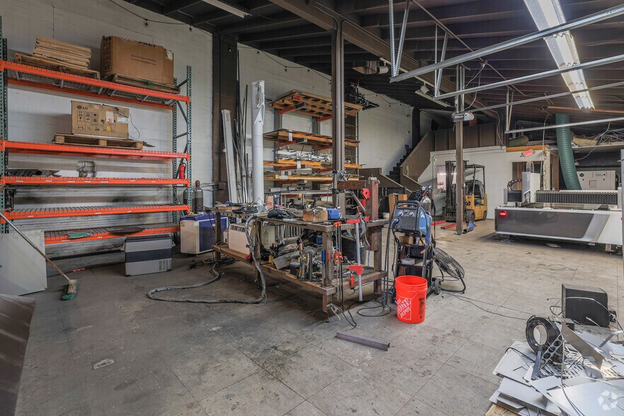 More Photos Of 1011-1021 N 21st Ave, Phoenix Warehouse For Sale