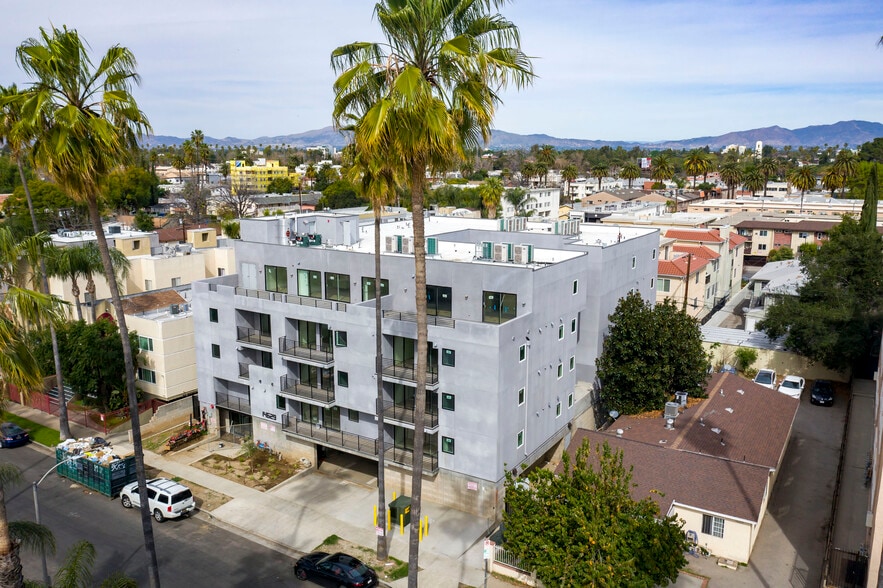 More Photos Of 14629 W Erwin St, Van Nuys Apartments For Sale