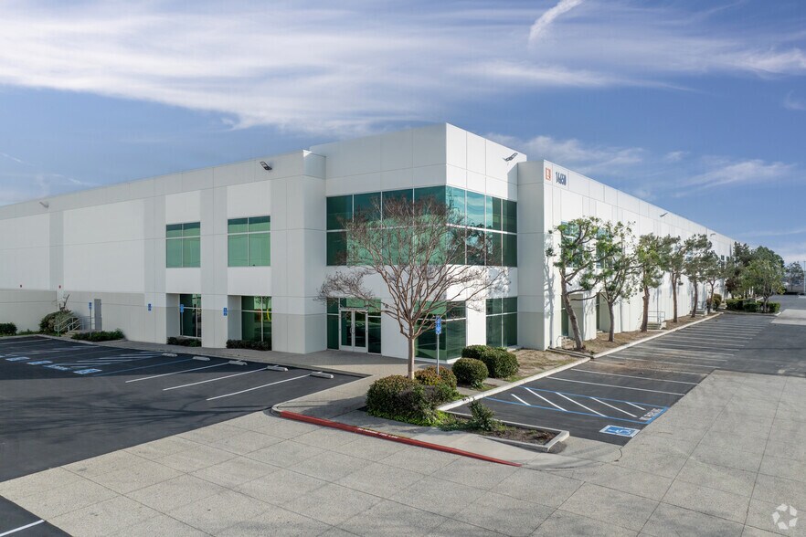 More Photos Of 14650 Hoover St, Westminster Warehouse For Lease