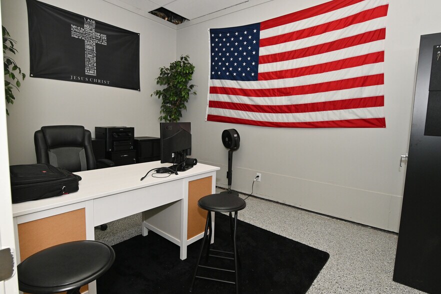 More Photos Of 1819 E Morgan St, Martinsville General Retail For Sale