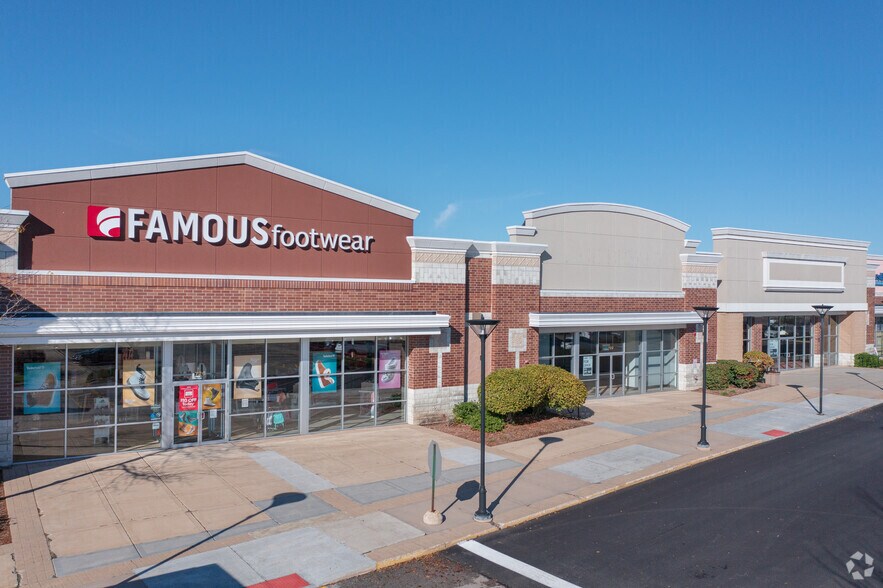 More Photos Of 702-750 S Randall Rd, Algonquin Unknown For Lease