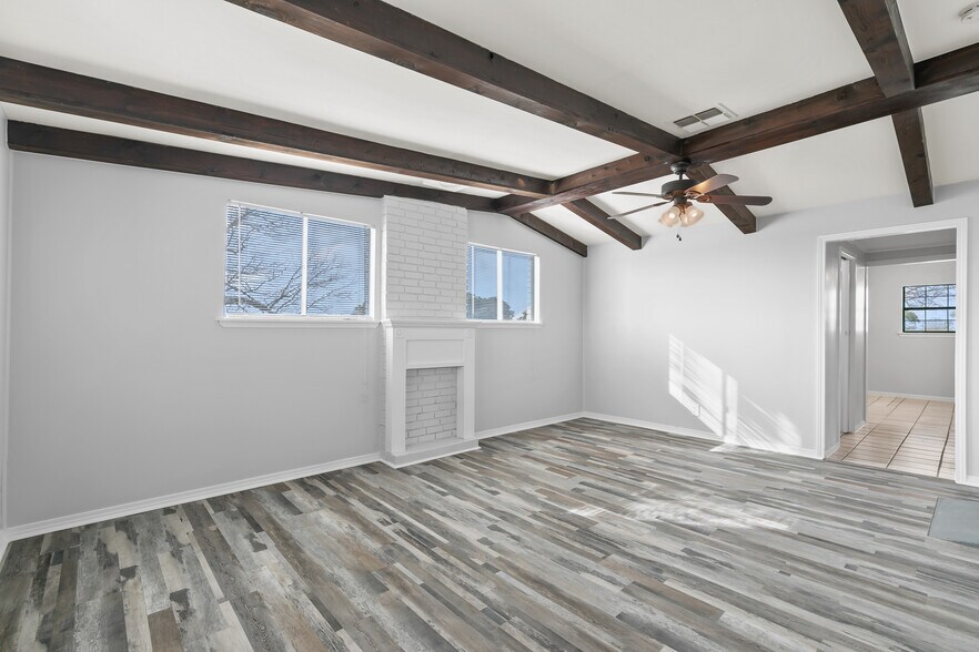 More Photos Of 2736 Highway 29, Burnet Office Residential For Lease