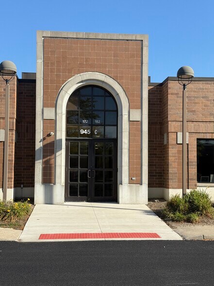 More Photos Of 945 Lakeview Pky, Vernon Hills Medical For Lease