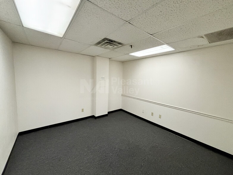 More Photos Of 7825 Hub Pky, Valley View Warehouse For Lease