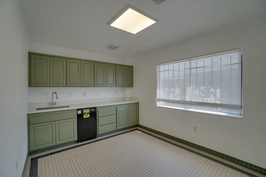 More Photos Of 2196 American Ave, Hayward Warehouse For Lease