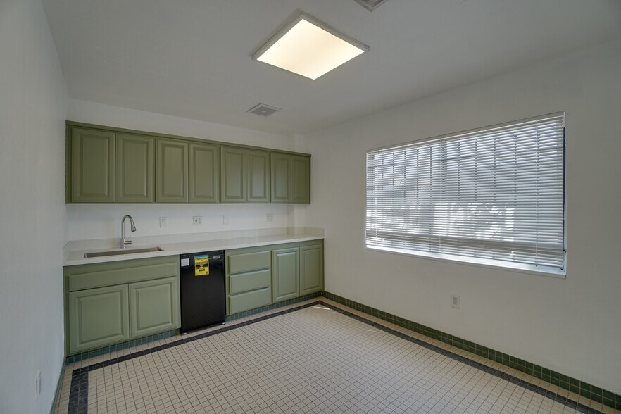 More Photos Of 2196 American Ave, Hayward Warehouse For Lease