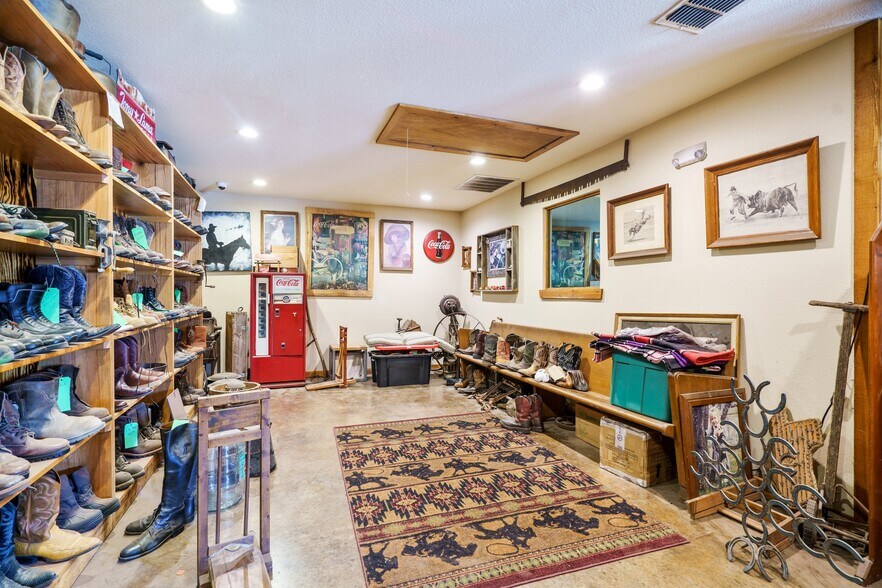 More Photos Of 2524 Carson St, Haltom City Storefront Retail Office For Sale