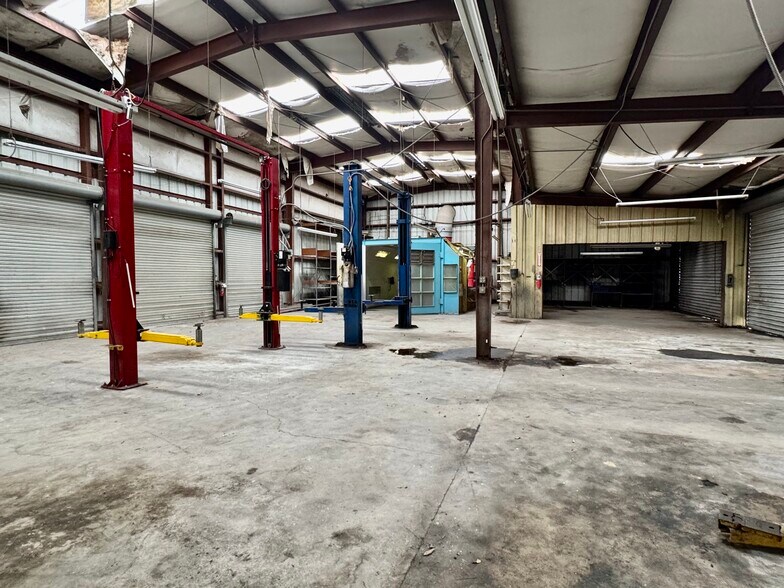 More Photos Of 6211 Blanding Blvd, Jacksonville Auto Repair For Lease