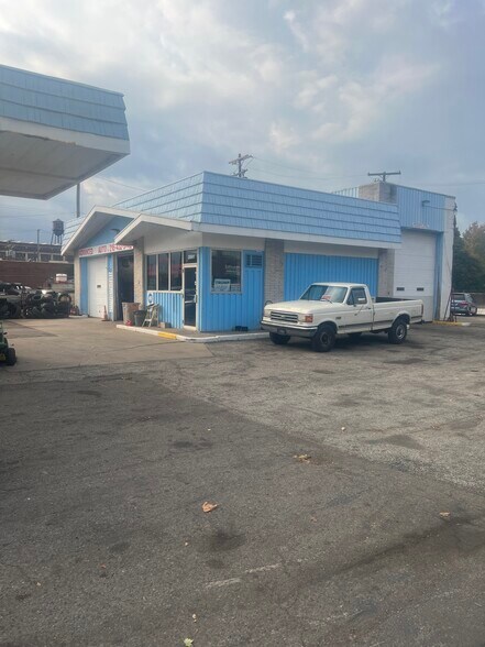More Photos Of 3991 Superior Ave, Cleveland Auto Repair For Sale