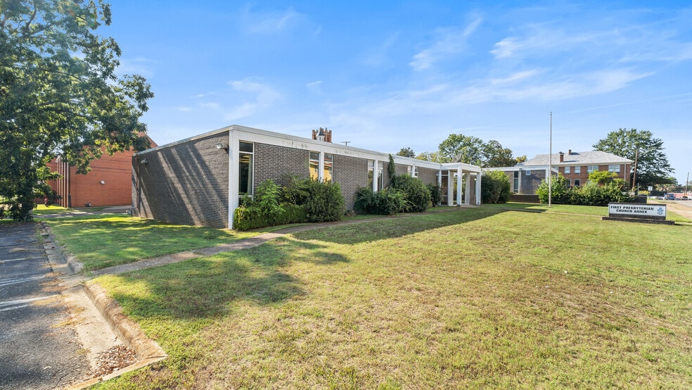 More Photos Of 507 Hickory St, Texarkana Office For Sale