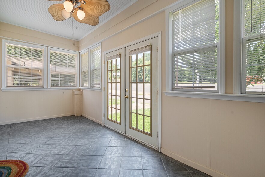 More Photos Of 107 Barry St, Hot Springs Medical For Sale
