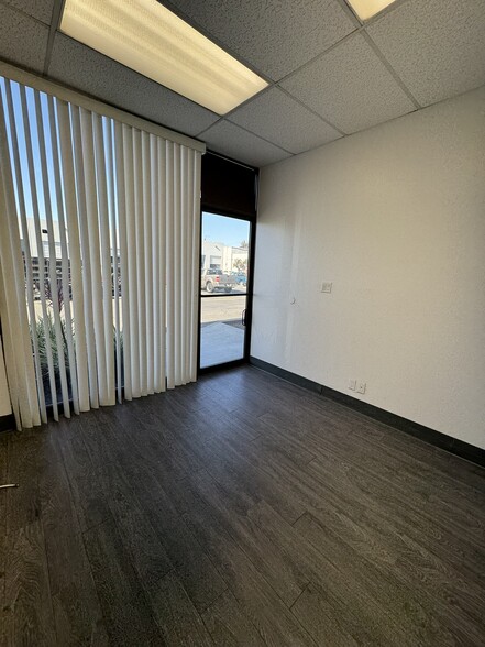 More Photos Of 1390 E Burnett St, Signal Hill Warehouse For Lease