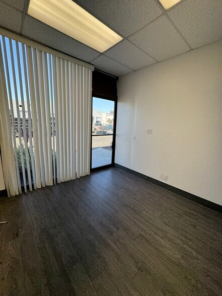 More Photos Of 1390 E Burnett St, Signal Hill Unknown For Lease