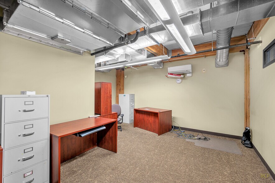 More Photos Of 75 NW Couch St, Portland Medical For Lease