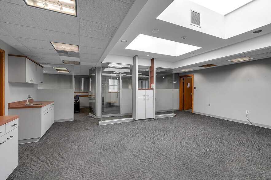More Photos Of 1783 Kenmore Ave, Kenmore Warehouse For Sale