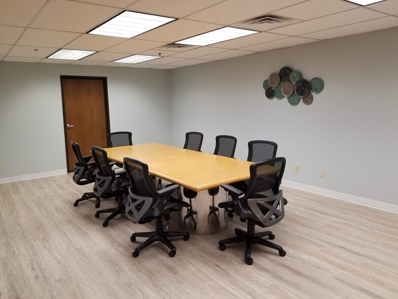 More Photos Of 15850 W Bluemound Rd, Brookfield Loft Creative Space For Lease