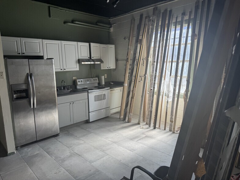 More Photos Of 732 Monroe Dr, Atlanta Storefront For Lease