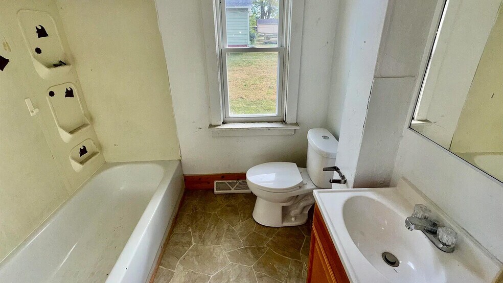 More Photos Of 1600 9th St, Rock Island Apartments For Sale