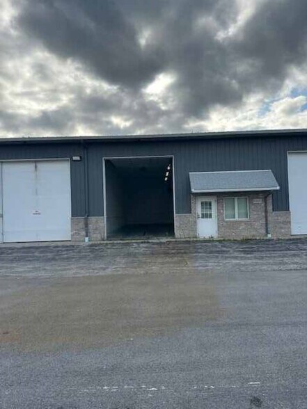 More Photos Of 21638-21648 S Schoolhouse Rd, New Lenox Warehouse For Lease